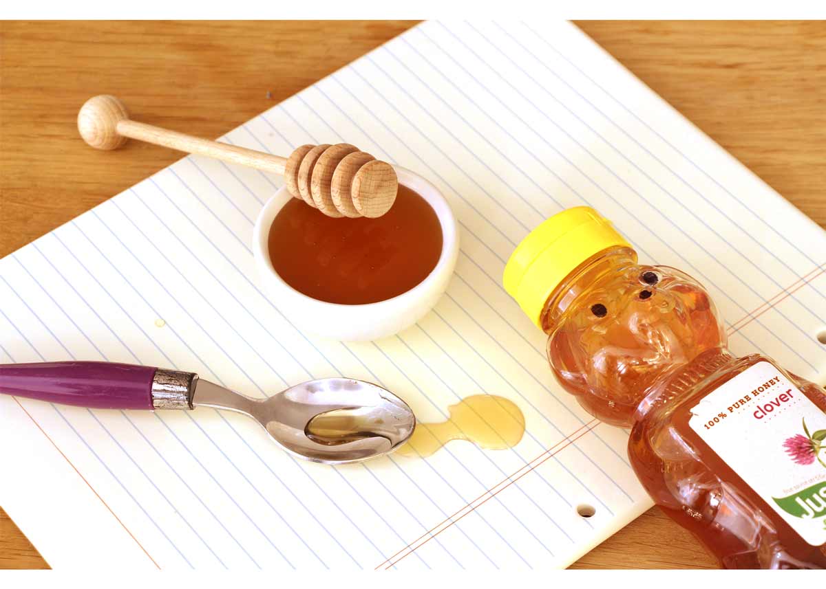 How to Keep Honey From Sticking to the Spoon