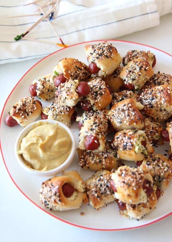 Everything Bagel Pigs in a Blanket Recipe - is crunchy, cheesy, garlicky and salty flavor yum party appetizers. Grab crescent dough, everything bagel seasoning, and hot dogs for a super easy recipe. www.ChopHappy.com
