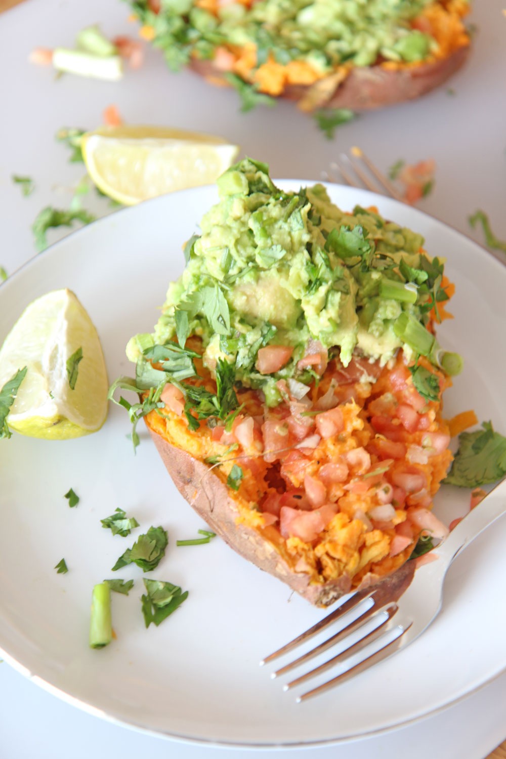 Guacamole Taco Stuffed Sweet Potatoes Recipe. This is the perfect meatless Monday or Taco Tuesday recipe. Also it is vegetarian and a healthy week night dinner. We will do some fun cooking hacks to make this 20 minutes and so hearty yum. Happy taco making! #tacoTuesday #tacorecipe