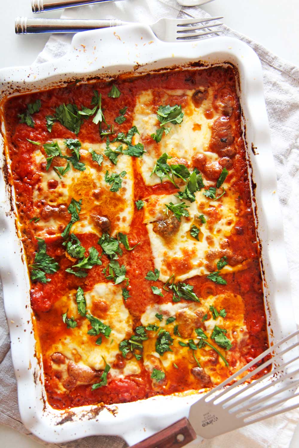 5 Ingredient Cheesy Lasagna. Ricotta, marinara, mozzarella, pesto, and frozen ravioli is all you need. This is a perfect busy night pasta dinner. At my hiome we call it Italian recipe night. Happy cooking! www.chophappy.com #lasagna #5ingredients
