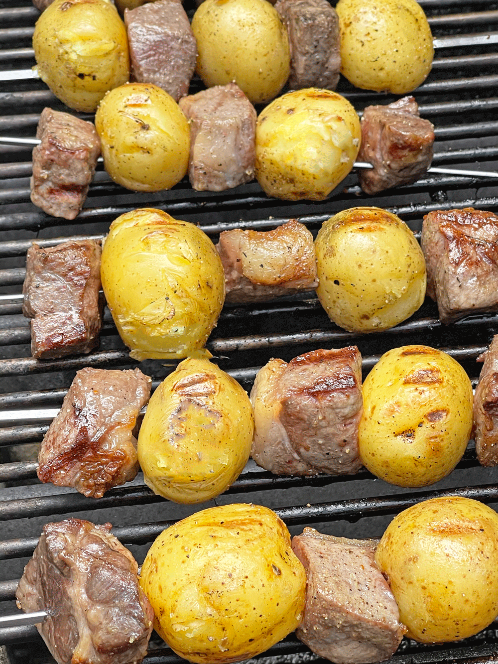 How To Make The Best Grilled Steak and Potato Skewers. This is an easy summer cook out recipe for a bbq. Perfect recipe for a crowd or even just a backyard grilling recipe for your family. Happy Grilling! www.ChopHappy.com #steakskewers #SteakandPotatoes